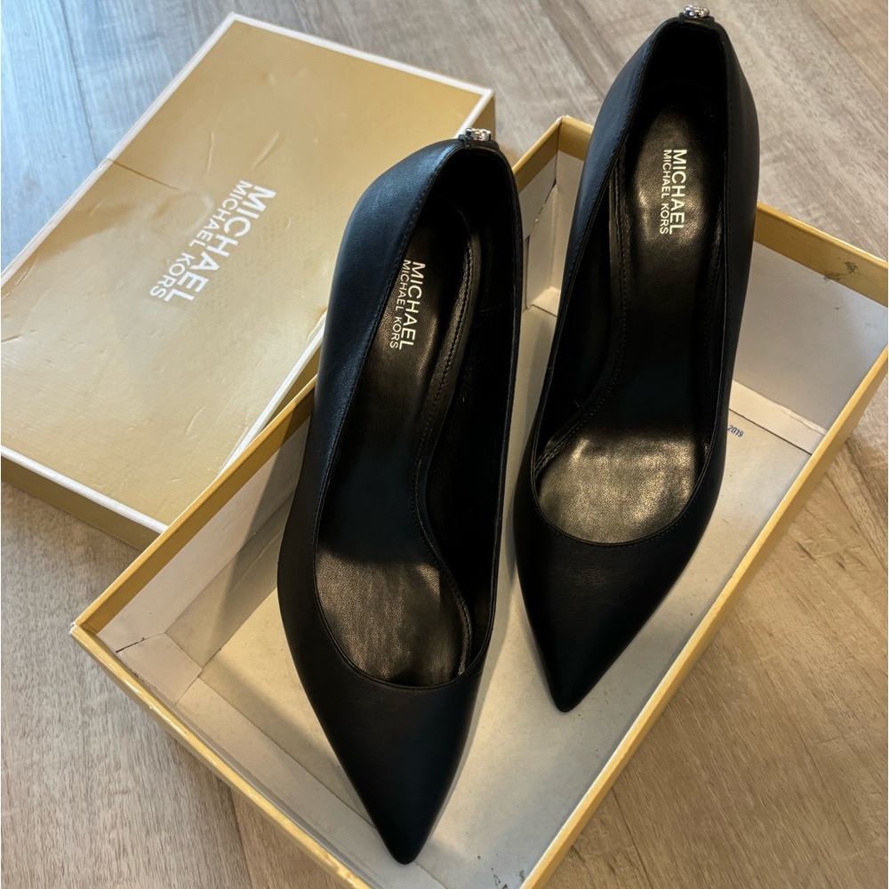 Michael Kors pointed toe Pumps